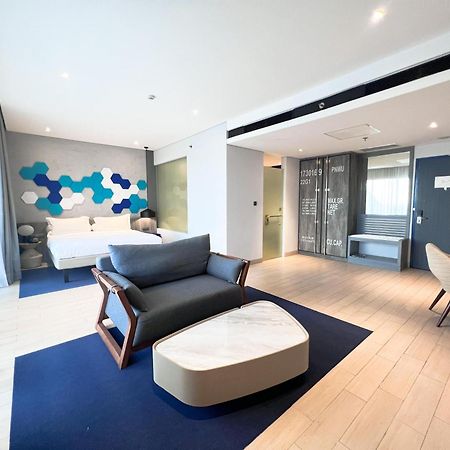 Ibis Styles Batam Nagoya Hotel Buitenkant foto
