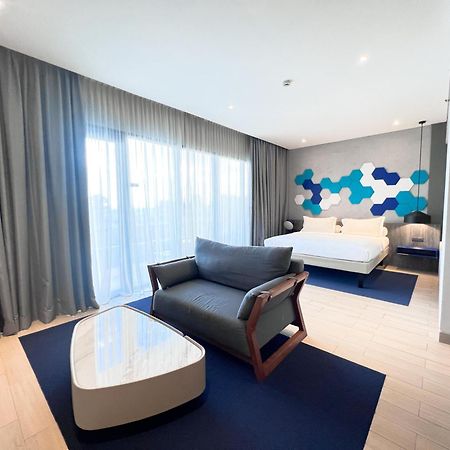 Ibis Styles Batam Nagoya Hotel Buitenkant foto
