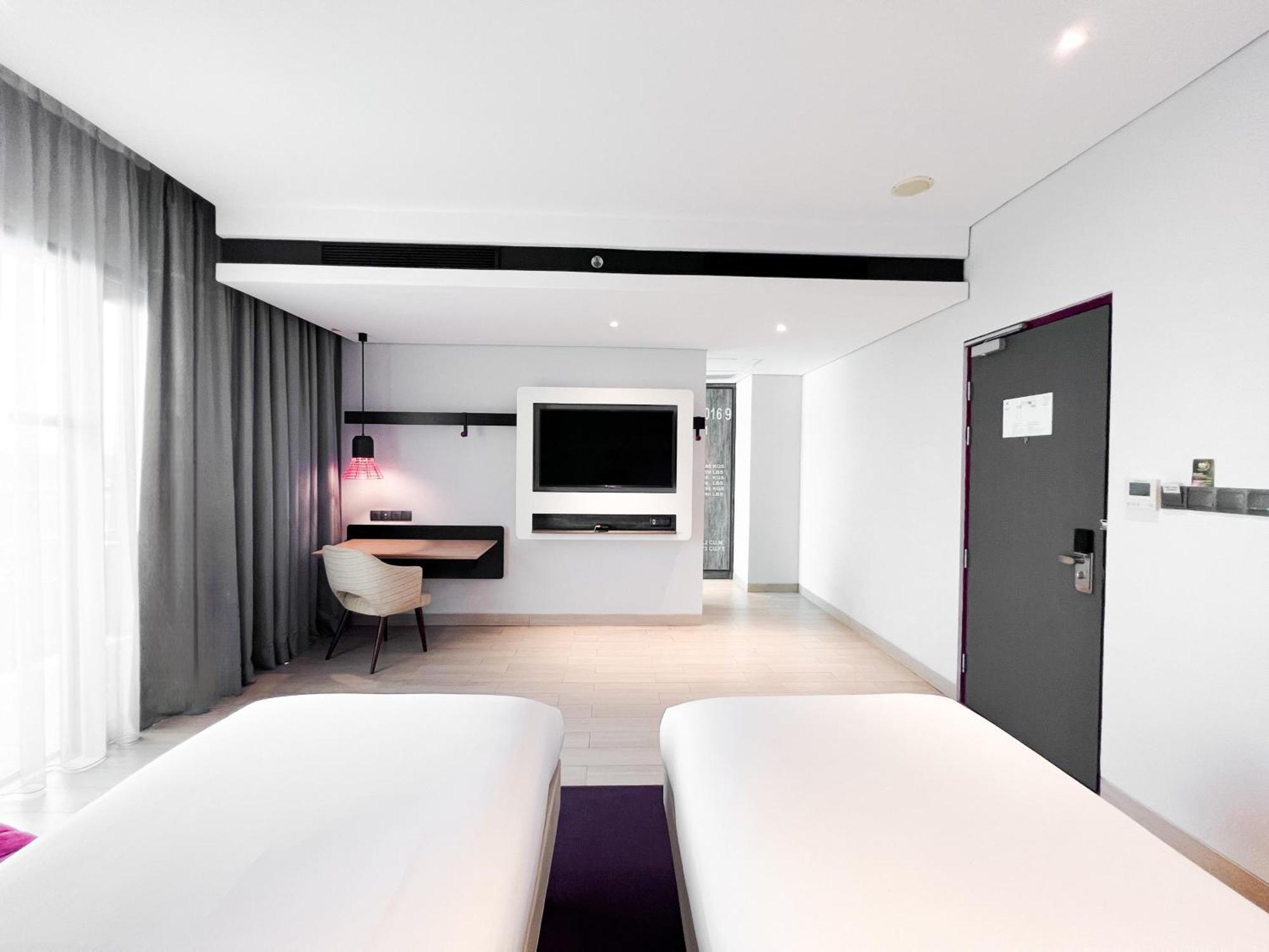 Ibis Styles Batam Nagoya Hotel Buitenkant foto